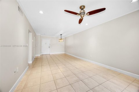 Condo in Pinecrest, Florida, 1 bedroom № 2269344 - photo 10
