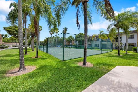 Condo in Pinecrest, Florida, 1 bedroom № 2269344 - photo 25