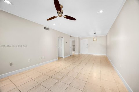 Condo in Pinecrest, Florida, 1 bedroom № 2269344 - photo 11