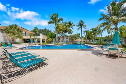 Condo in Pinecrest, Florida, 1 bedroom № 2269344 - photo 23
