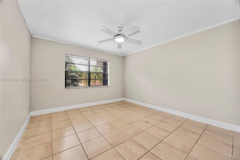 Condo in Pinecrest, Florida, 1 bedroom № 2269344 - photo 16
