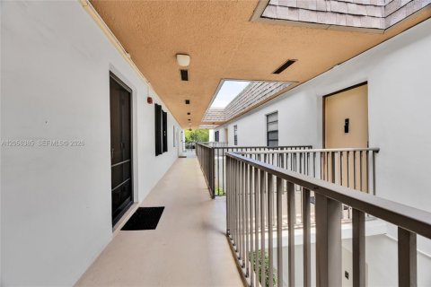 Condo in Pinecrest, Florida, 1 bedroom № 2269344 - photo 6