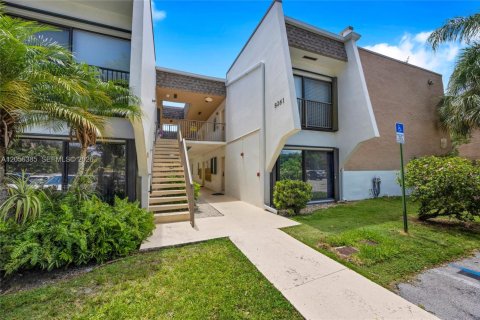 Condo in Pinecrest, Florida, 1 bedroom № 2269344 - photo 5