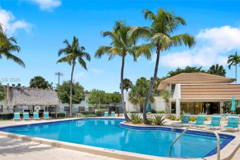 Condo in Pinecrest, Florida, 1 bedroom № 2269344