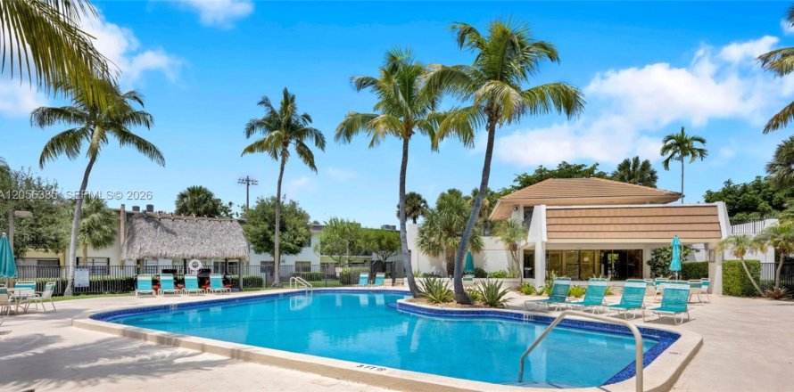 Condo in Pinecrest, Florida, 1 bedroom № 2269344