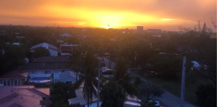 Condo à Pompano Beach, Floride, 2 chambres  № 585796