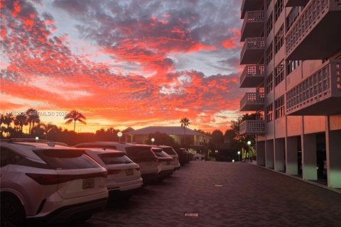 Condo in Fort Lauderdale, Florida, 1 bedroom  № 2003732 - photo 17