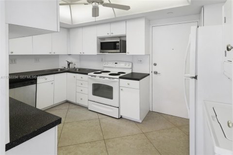 Condo in Fort Lauderdale, Florida, 1 bedroom  № 2003732 - photo 5