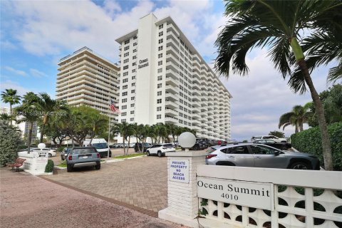 Condo in Fort Lauderdale, Florida, 1 bedroom  № 2003732 - photo 19