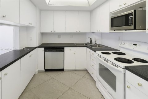 Condo in Fort Lauderdale, Florida, 1 bedroom  № 2003732 - photo 11
