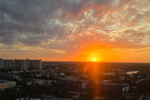 Condo in Fort Lauderdale, Florida, 1 bedroom  № 2003732 - photo 2