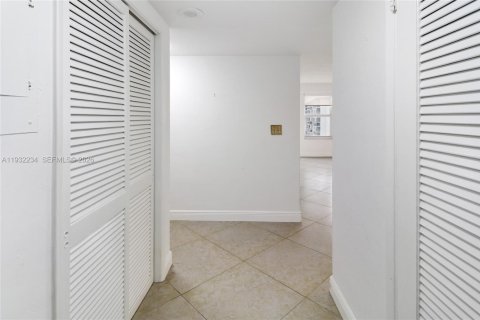 Condo in Fort Lauderdale, Florida, 1 bedroom  № 2003732 - photo 16