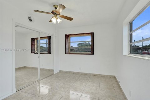 Villa ou maison à vendre à Hollywood, Floride: 3 chambres, 153.85 m2 № 2323628 - photo 27