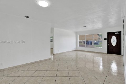 Villa ou maison à vendre à Hollywood, Floride: 3 chambres, 153.85 m2 № 2323628 - photo 13