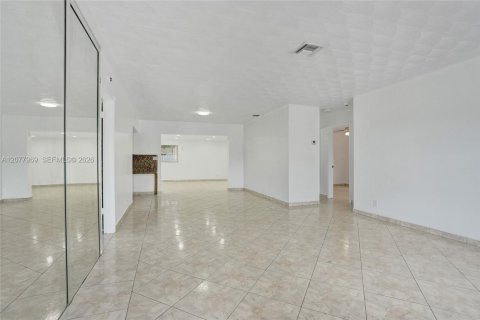 Villa ou maison à vendre à Hollywood, Floride: 3 chambres, 153.85 m2 № 2323628 - photo 8