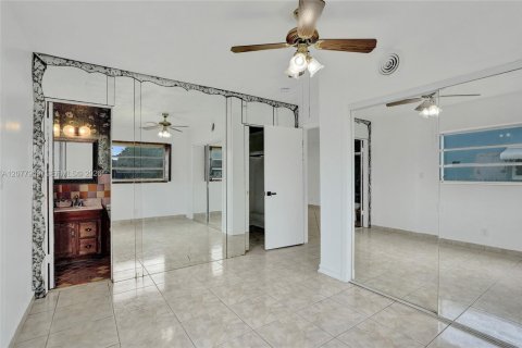 Villa ou maison à vendre à Hollywood, Floride: 3 chambres, 153.85 m2 № 2323628 - photo 28