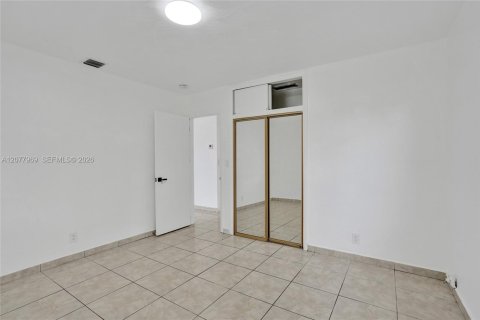 Villa ou maison à vendre à Hollywood, Floride: 3 chambres, 153.85 m2 № 2323628 - photo 17