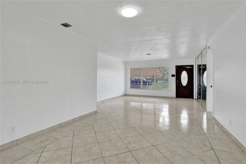Villa ou maison à vendre à Hollywood, Floride: 3 chambres, 153.85 m2 № 2323628 - photo 12