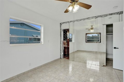 Villa ou maison à vendre à Hollywood, Floride: 3 chambres, 153.85 m2 № 2323628 - photo 29