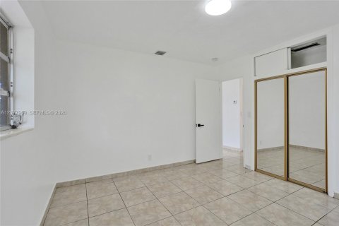 Villa ou maison à vendre à Hollywood, Floride: 3 chambres, 153.85 m2 № 2323628 - photo 18