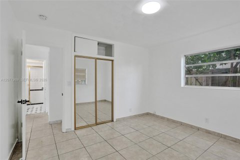 Villa ou maison à vendre à Hollywood, Floride: 3 chambres, 153.85 m2 № 2323628 - photo 16