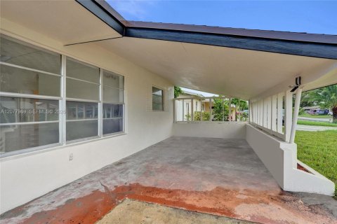 Villa ou maison à vendre à Hollywood, Floride: 3 chambres, 153.85 m2 № 2323628 - photo 6
