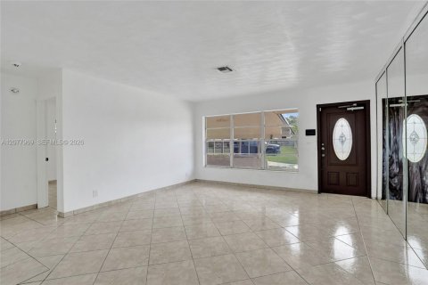 Villa ou maison à vendre à Hollywood, Floride: 3 chambres, 153.85 m2 № 2323628 - photo 14