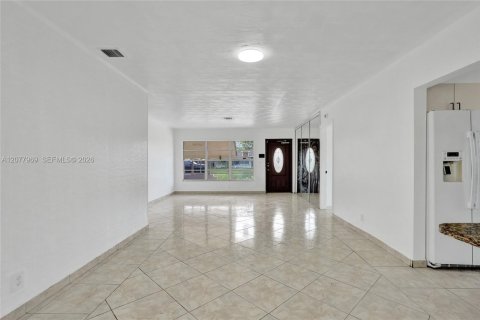 Villa ou maison à vendre à Hollywood, Floride: 3 chambres, 153.85 m2 № 2323628 - photo 11