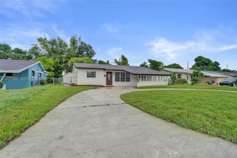 Villa ou maison à Hollywood, Floride 3 chambres, 153.85 m2 № 2323628