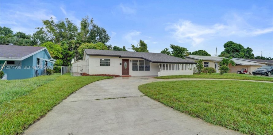Villa ou maison à Hollywood, Floride 3 chambres, 153.85 m2 № 2323628
