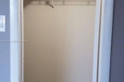 Condo in Fort Lauderdale, Florida, 2 bedrooms  № 2011597 - photo 10