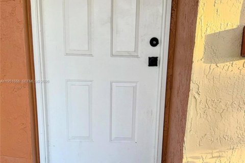 Condo in Fort Lauderdale, Florida, 2 bedrooms  № 2011597 - photo 27