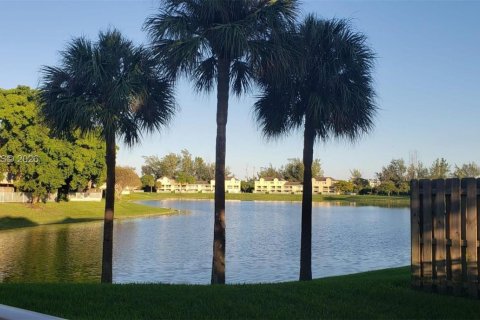 Condo in Fort Lauderdale, Florida, 2 bedrooms  № 2011597 - photo 28