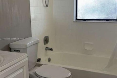 Condo in Fort Lauderdale, Florida, 2 bedrooms  № 2011597 - photo 20