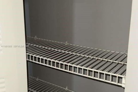 Condo in Fort Lauderdale, Florida, 2 bedrooms  № 2011597 - photo 11