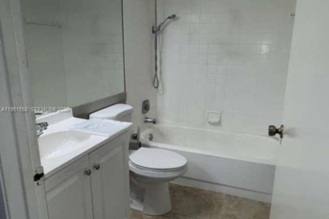 Condo in Fort Lauderdale, Florida, 2 bedrooms  № 2011597 - photo 18