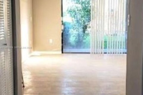 Condo in Fort Lauderdale, Florida, 2 bedrooms  № 2011597 - photo 3