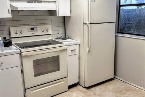 Condo in Fort Lauderdale, Florida, 2 bedrooms  № 2011597 - photo 14