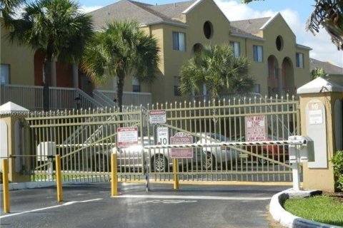 Condo in Fort Lauderdale, Florida, 2 bedrooms  № 2011597 - photo 29
