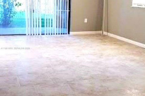 Condo in Fort Lauderdale, Florida, 2 bedrooms  № 2011597 - photo 4