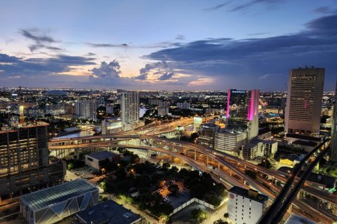 Condominio en venta en Miami, Florida, 2 dormitorios, 100.98 m2 № 2002808 - foto 16