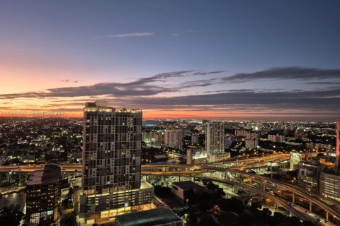 Condominio en venta en Miami, Florida, 2 dormitorios, 100.98 m2 № 2002808 - foto 17