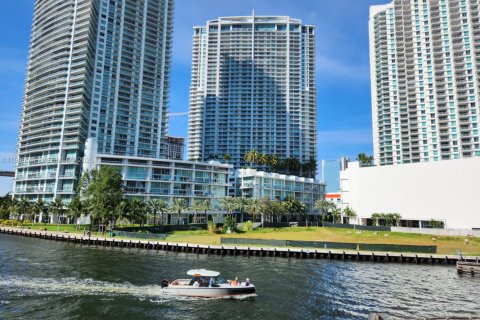Condominio en venta en Miami, Florida, 2 dormitorios, 100.98 m2 № 2002808 - foto 3