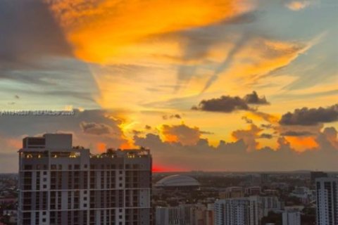 Condominio en venta en Miami, Florida, 2 dormitorios, 100.98 m2 № 2002808 - foto 18