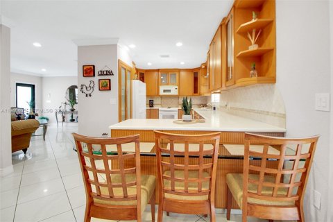 Villa ou maison à vendre à Cutler Bay, Floride: 4 chambres, 242.2 m2 № 2004760 - photo 8