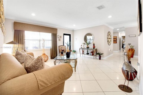 Villa ou maison à vendre à Cutler Bay, Floride: 4 chambres, 242.2 m2 № 2004760 - photo 6