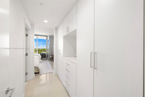 Condo in Key Biscayne, Florida, 2 bedrooms  № 2012739 - photo 16