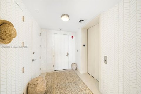 Condo in Key Biscayne, Florida, 2 bedrooms  № 2012739 - photo 23