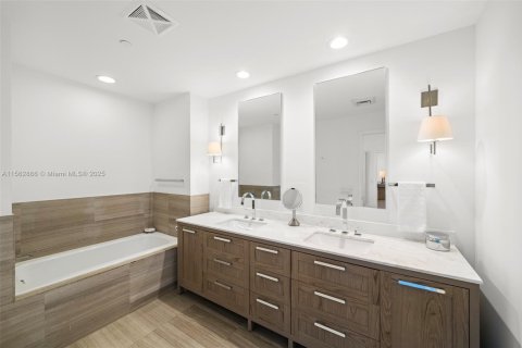 Condo in Key Biscayne, Florida, 2 bedrooms  № 2012739 - photo 15