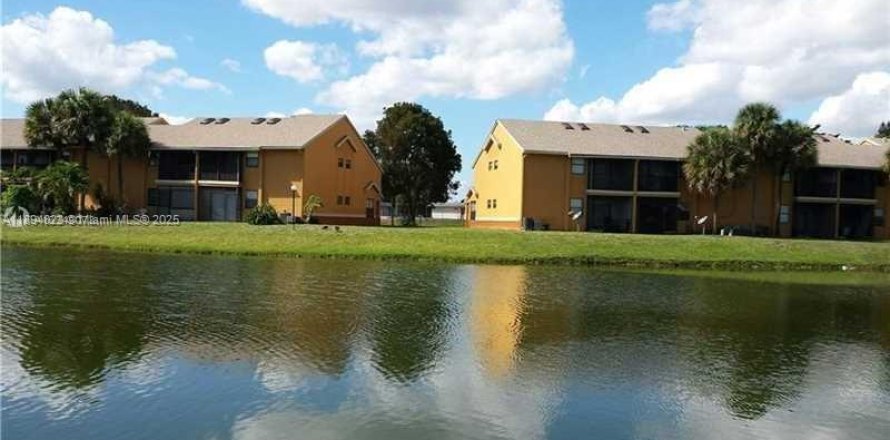 Condo à Lauderhill, Floride, 2 chambres  № 1948049